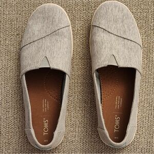 Tom’s Sneaker- barely worn